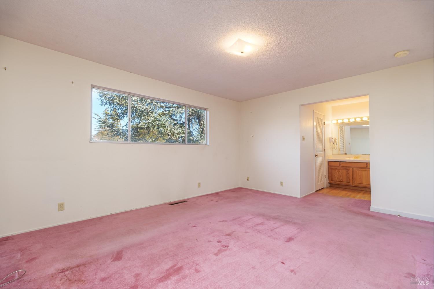 2523 Las Gallinas Ave