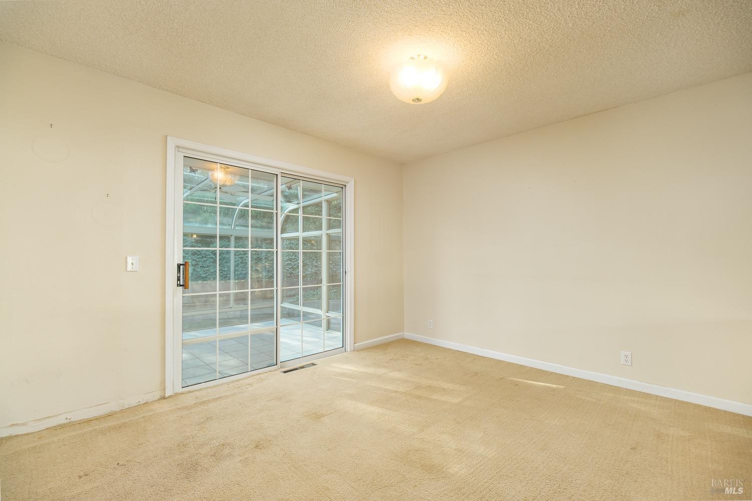 2523 Las Gallinas Ave