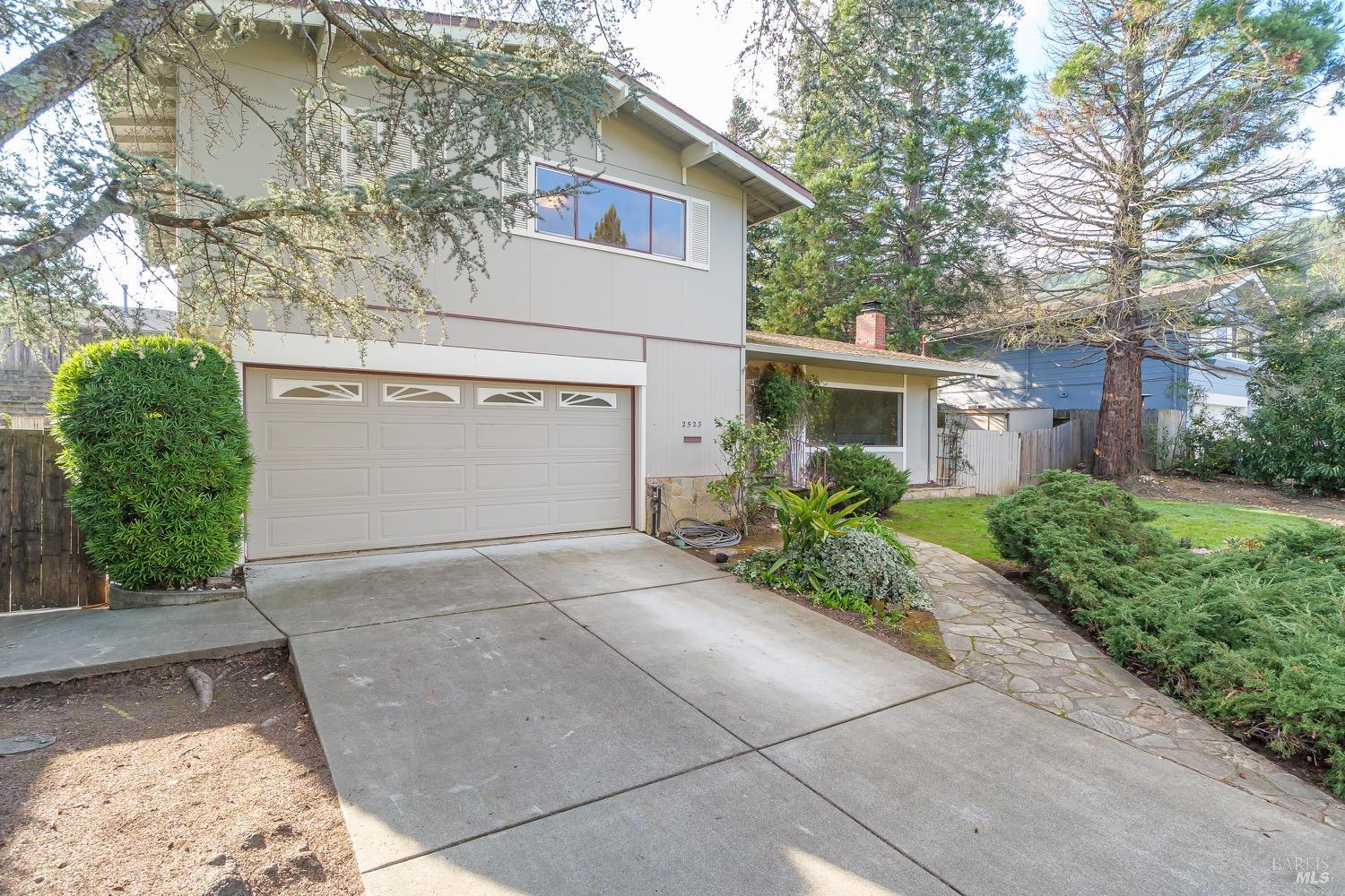 2523 Las Gallinas Ave