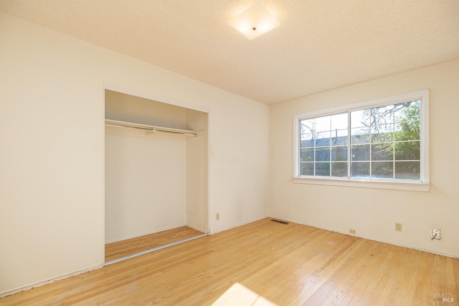 2523 Las Gallinas Ave