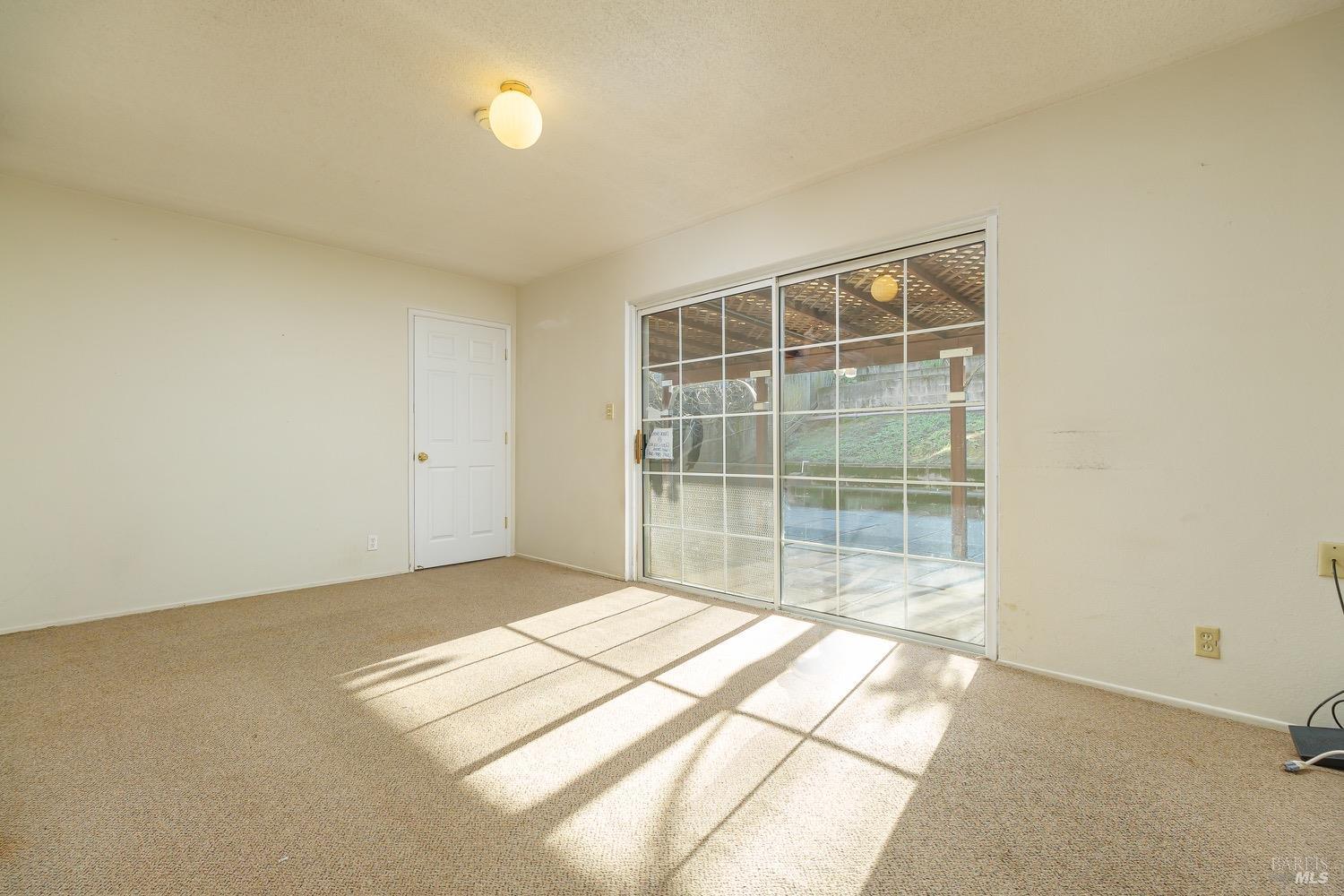 2523 Las Gallinas Ave