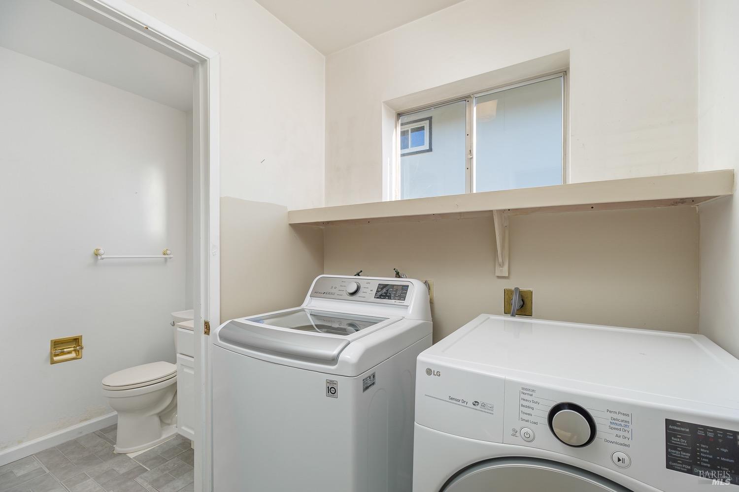 2523 Las Gallinas Ave