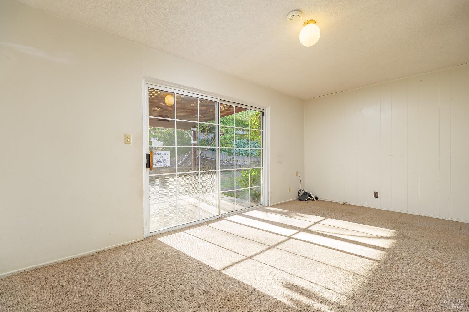 2523 Las Gallinas Ave