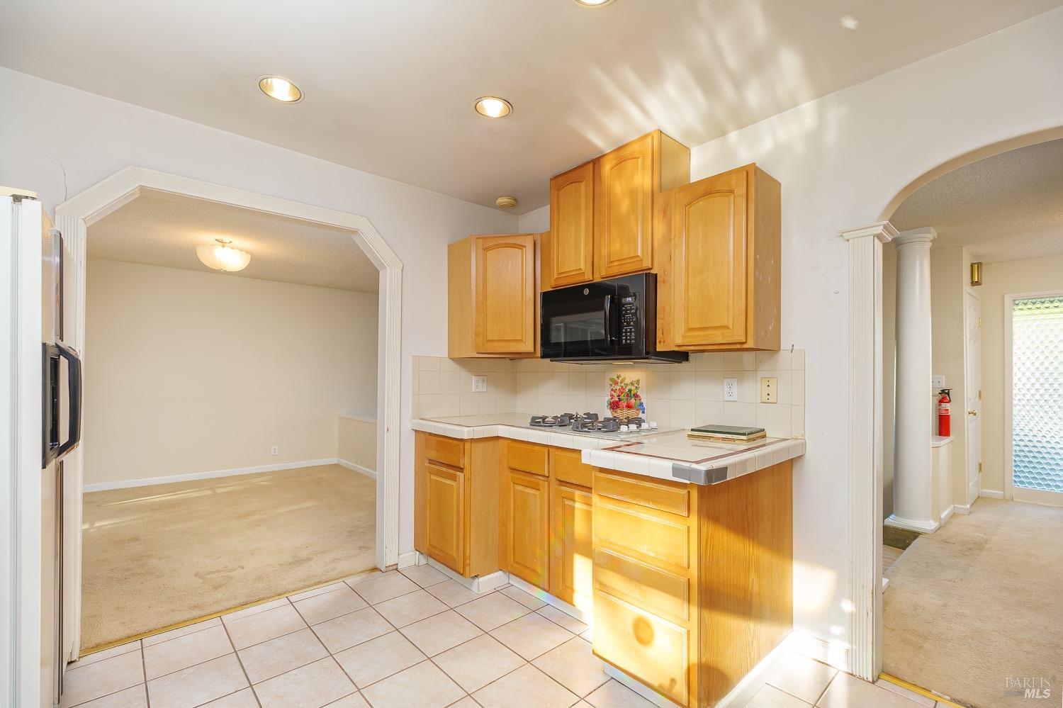 2523 Las Gallinas Ave