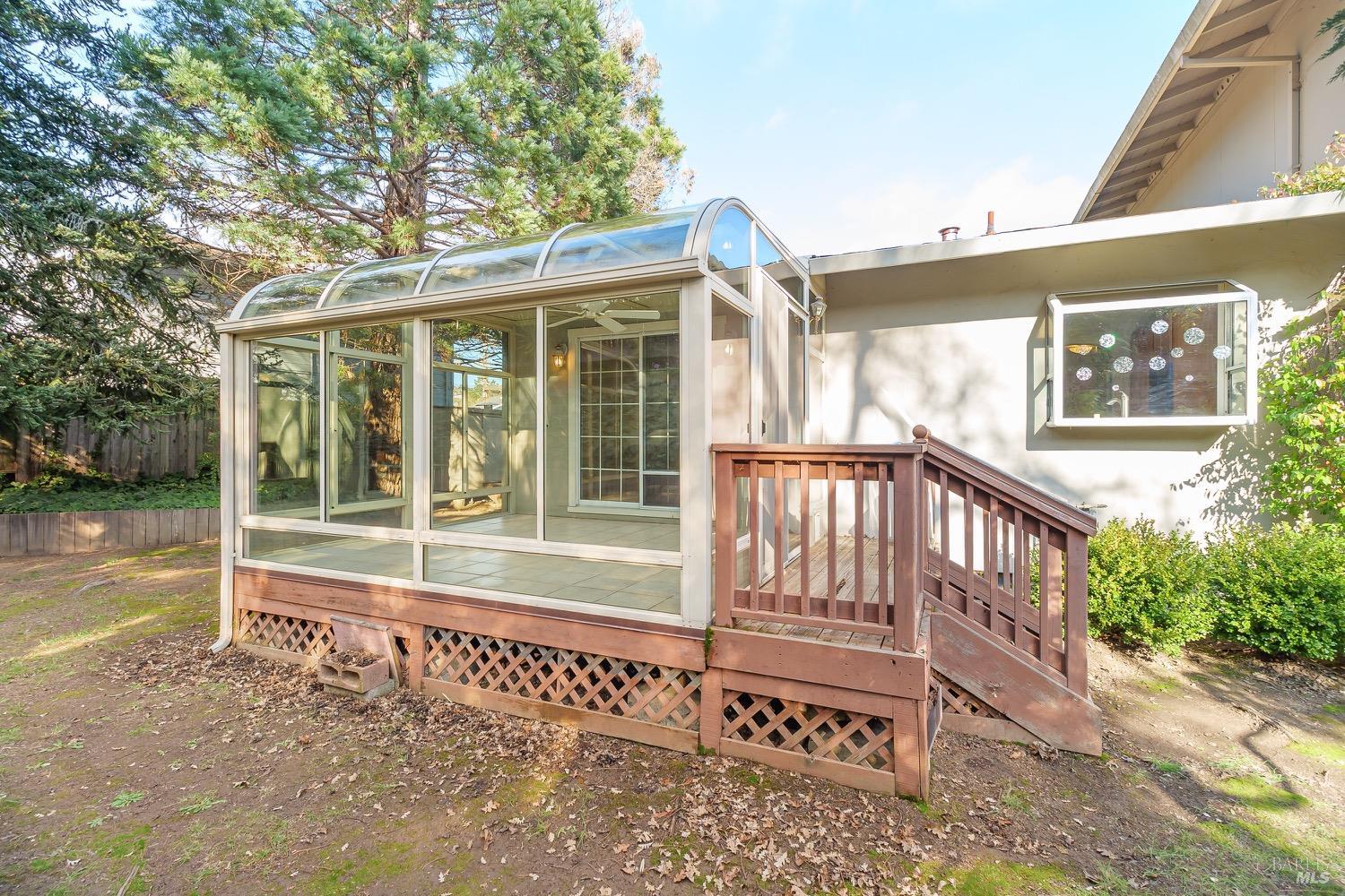 2523 Las Gallinas Ave