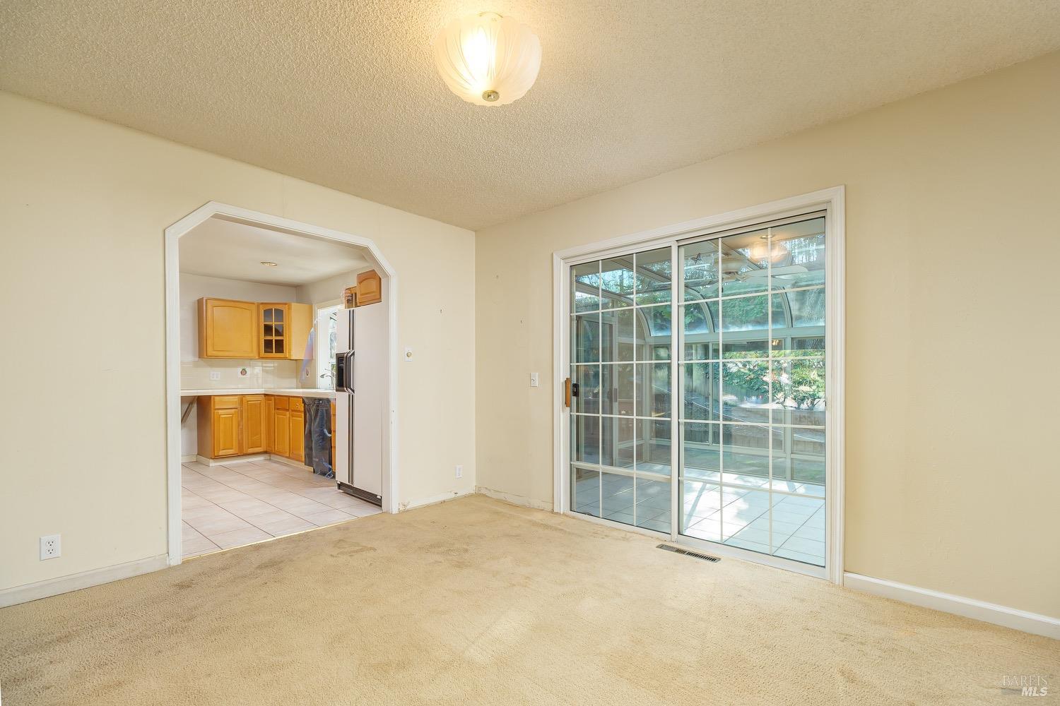 2523 Las Gallinas Ave