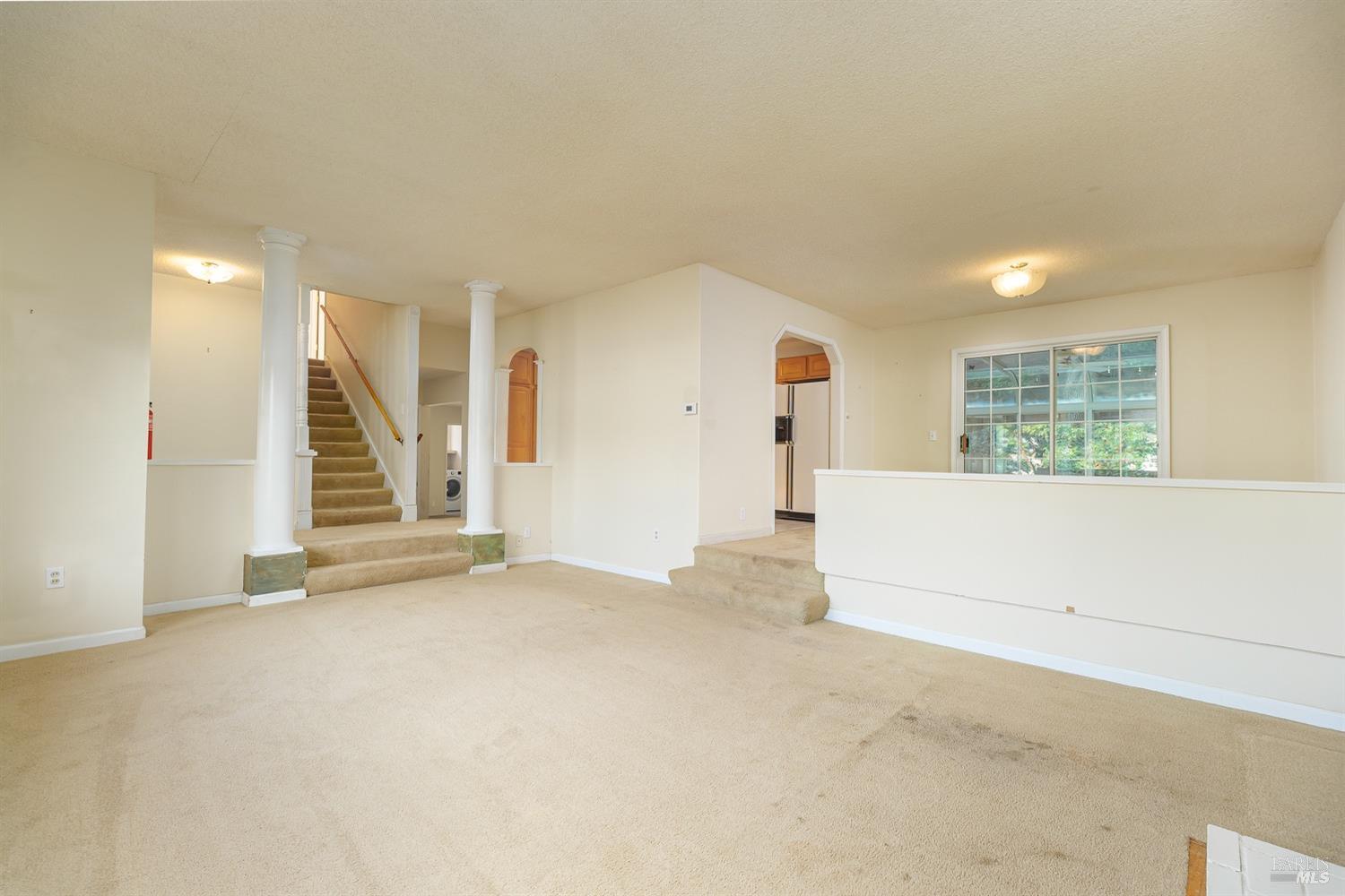 2523 Las Gallinas Ave