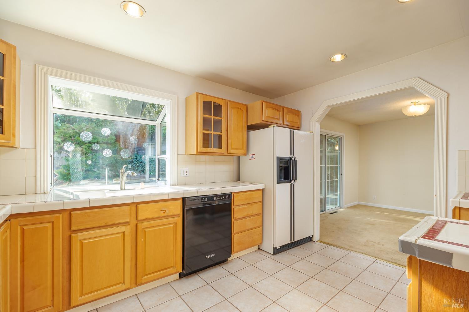 2523 Las Gallinas Ave