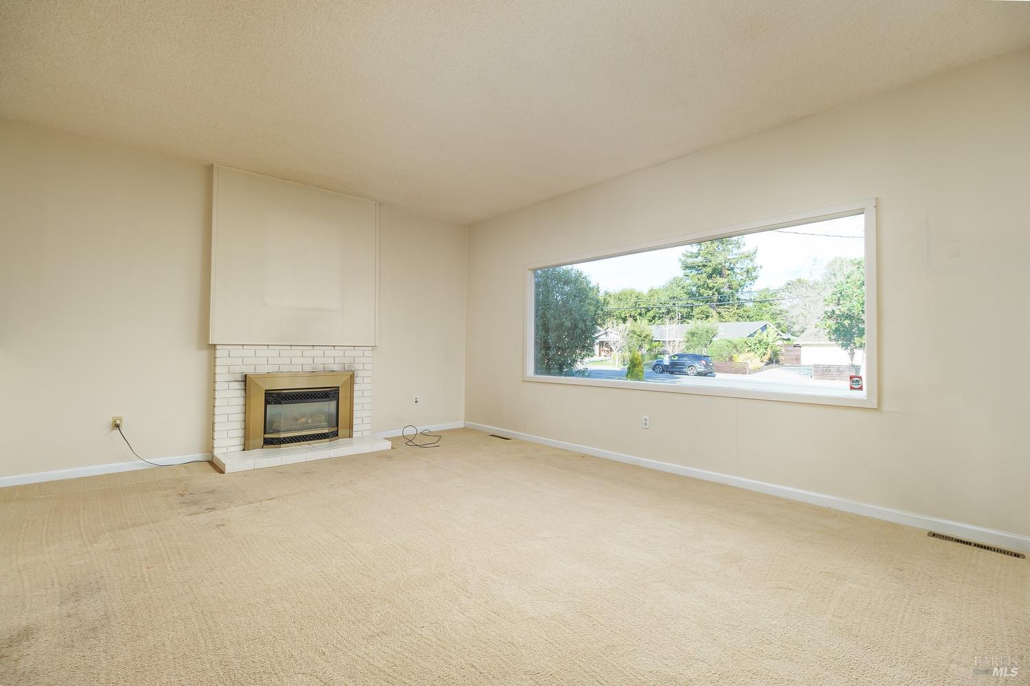 2523 Las Gallinas Ave