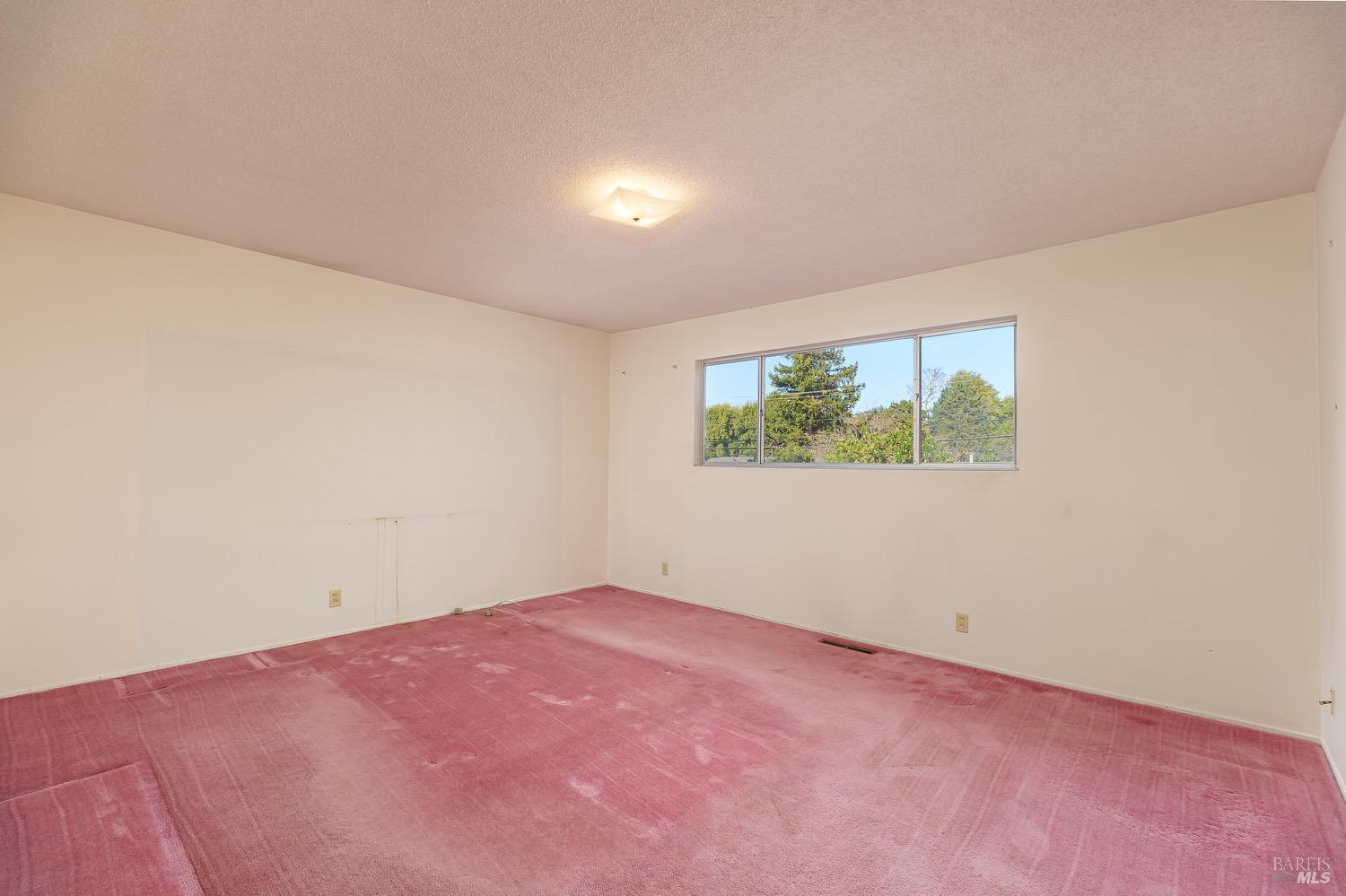 2523 Las Gallinas Ave