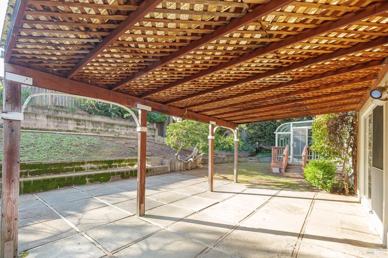 2523 Las Gallinas Ave