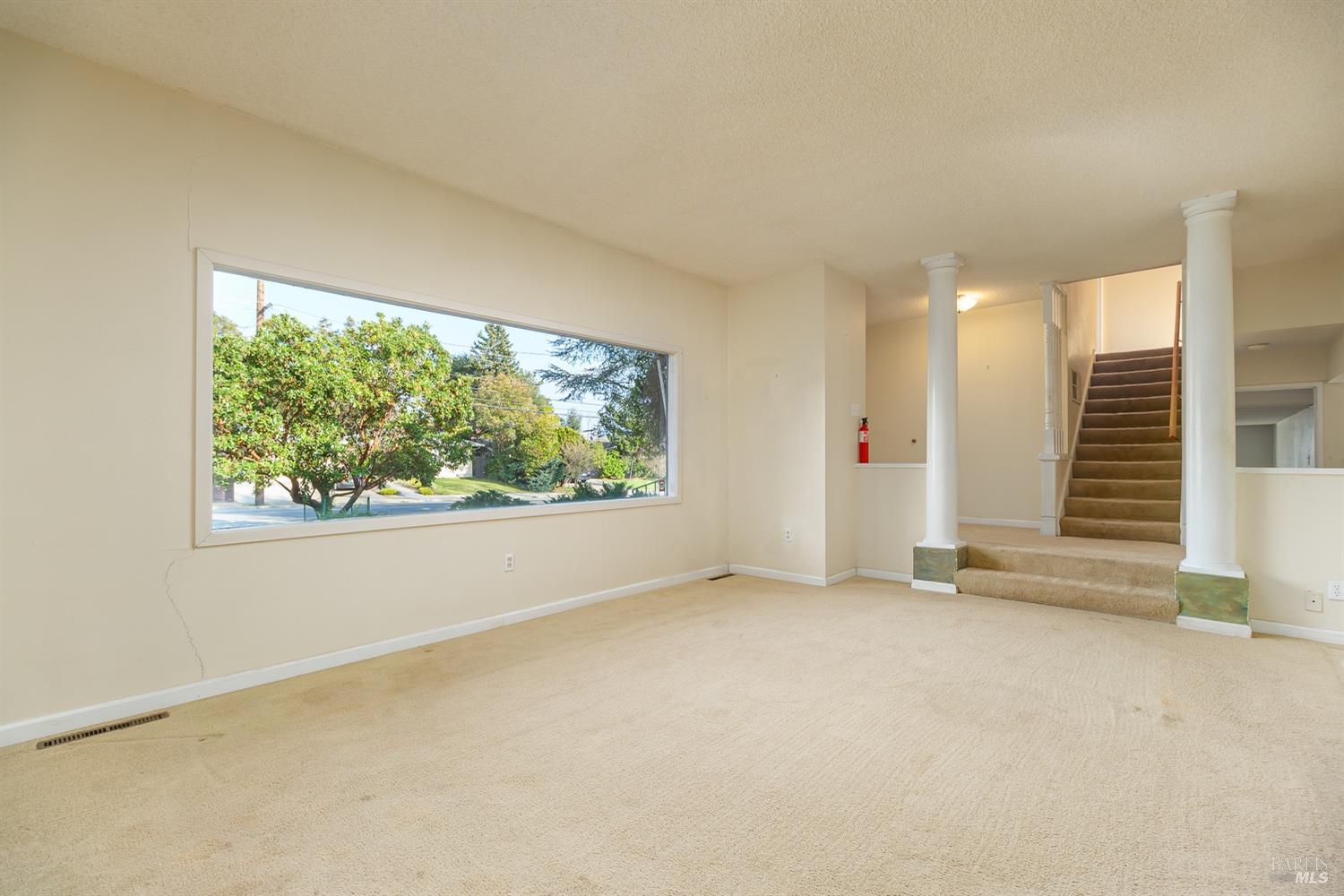 2523 Las Gallinas Ave