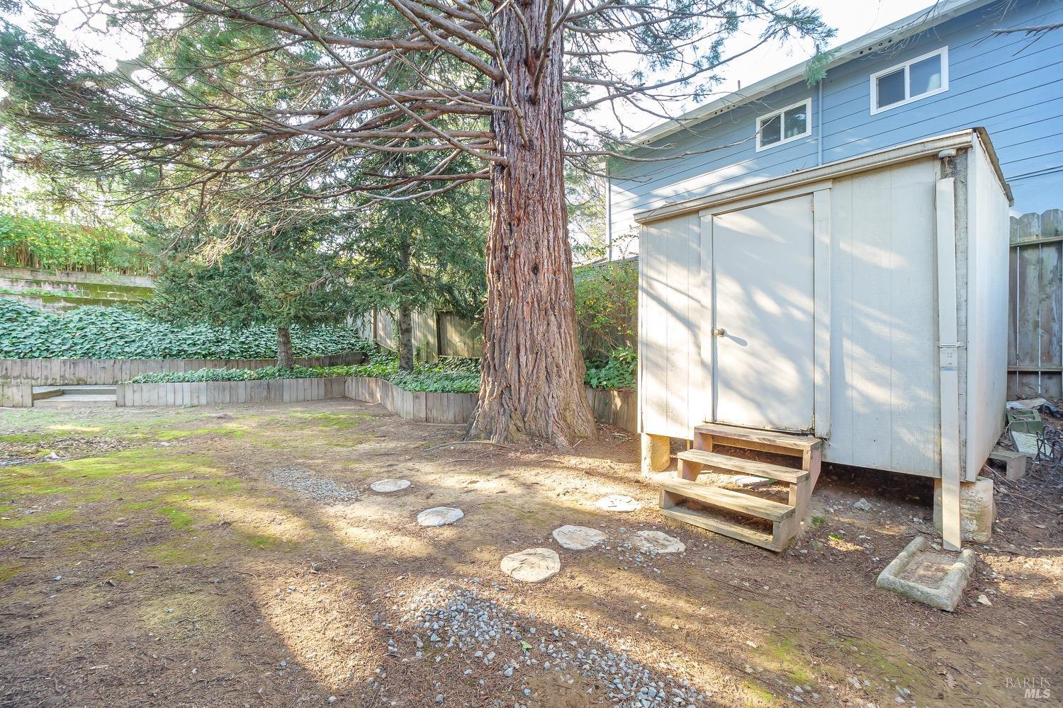 2523 Las Gallinas Ave