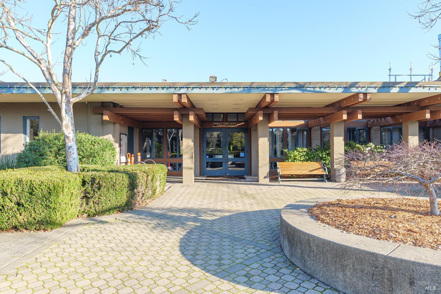 2523 Las Gallinas Ave