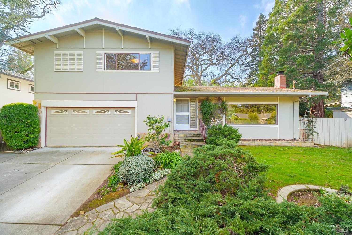 2523 Las Gallinas Ave