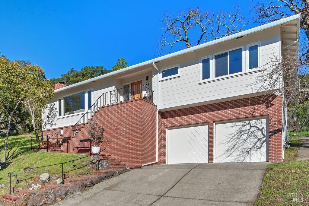 23 Bonnie Brae Dr