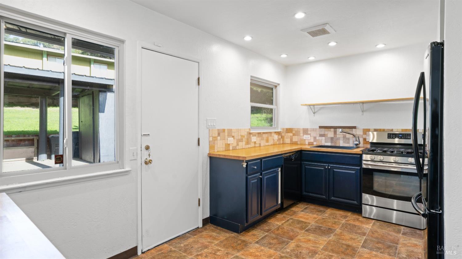 28 Buckelew St