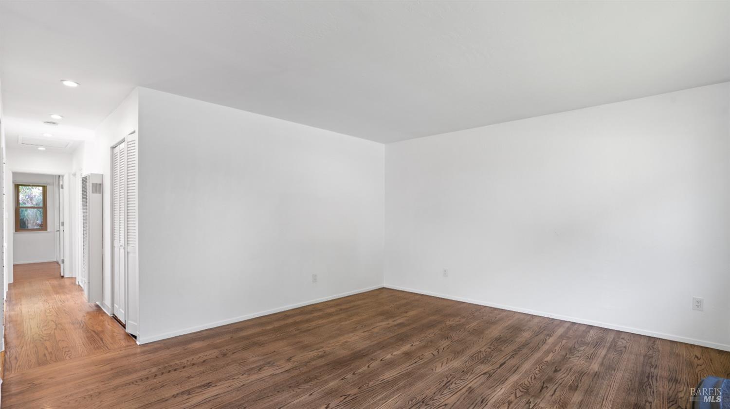 28 Buckelew St
