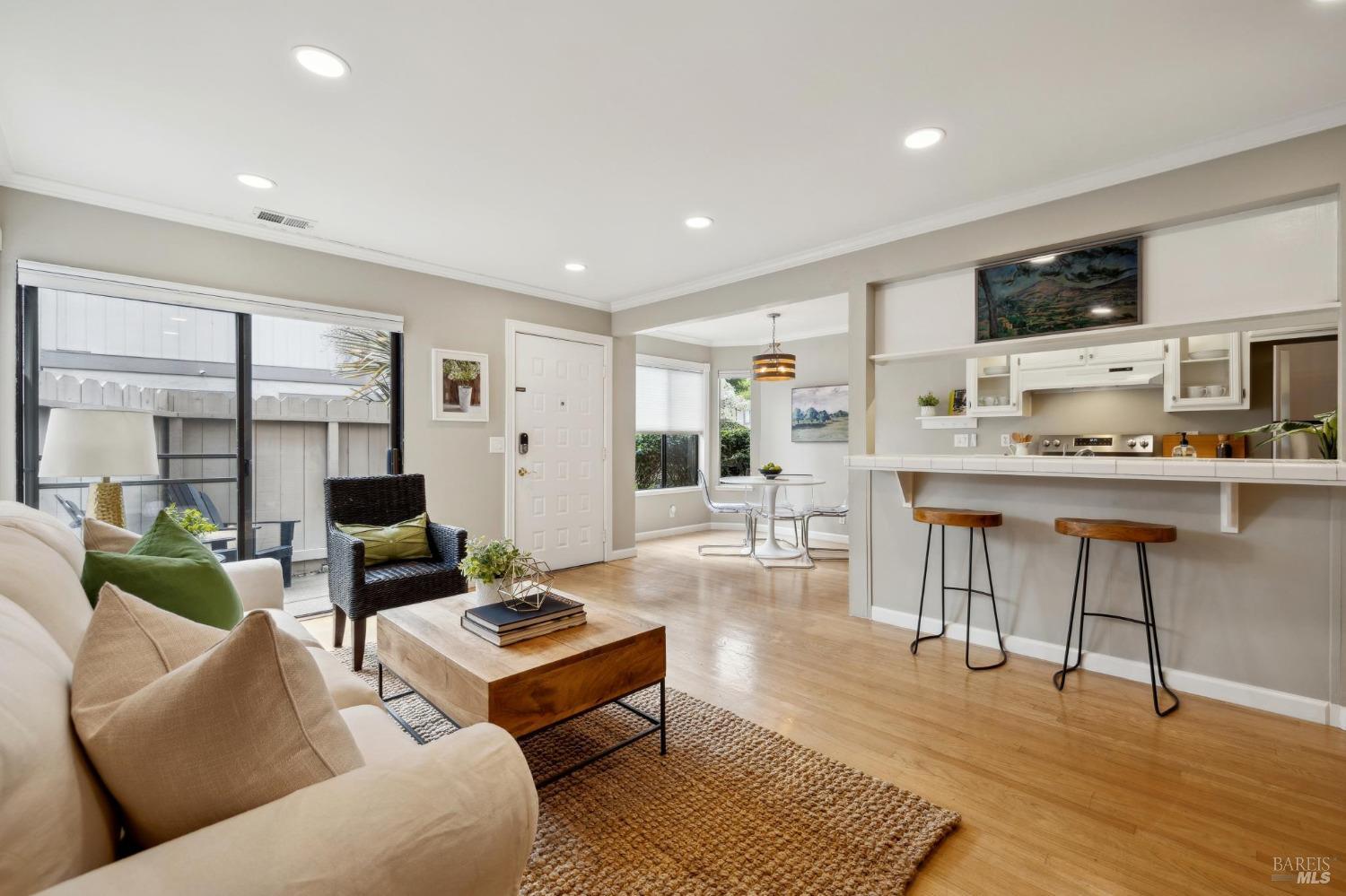 305 Silvio Ln
