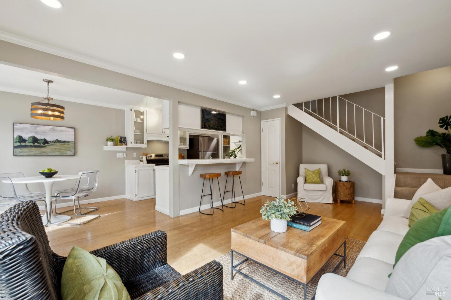 305 Silvio Ln