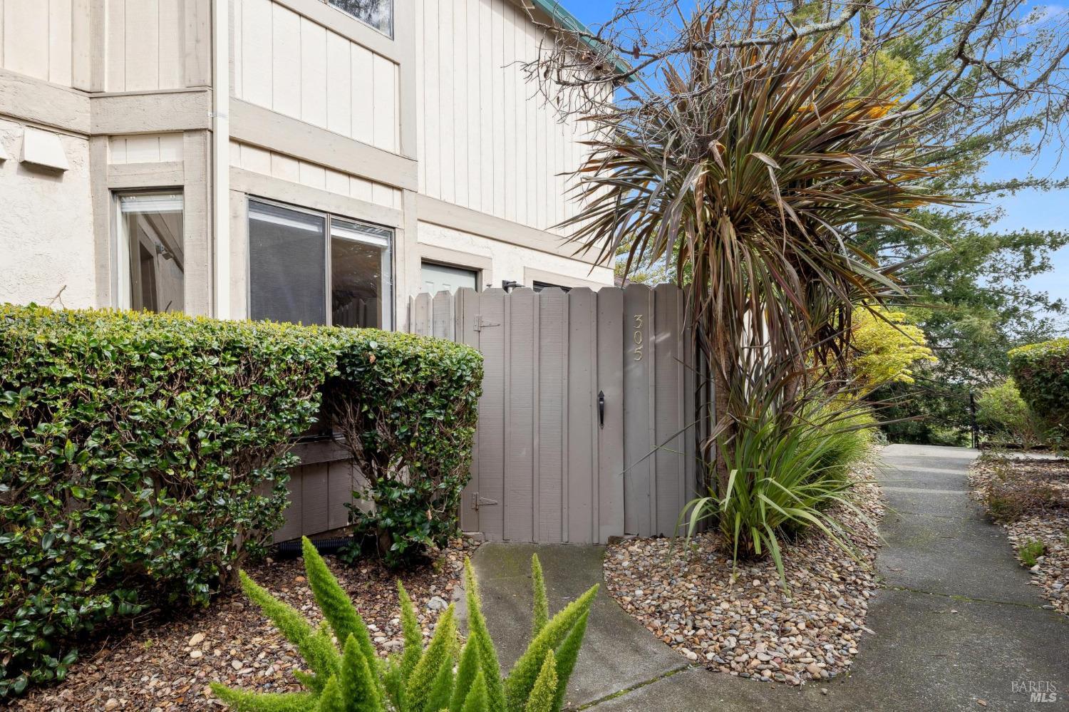 305 Silvio Ln