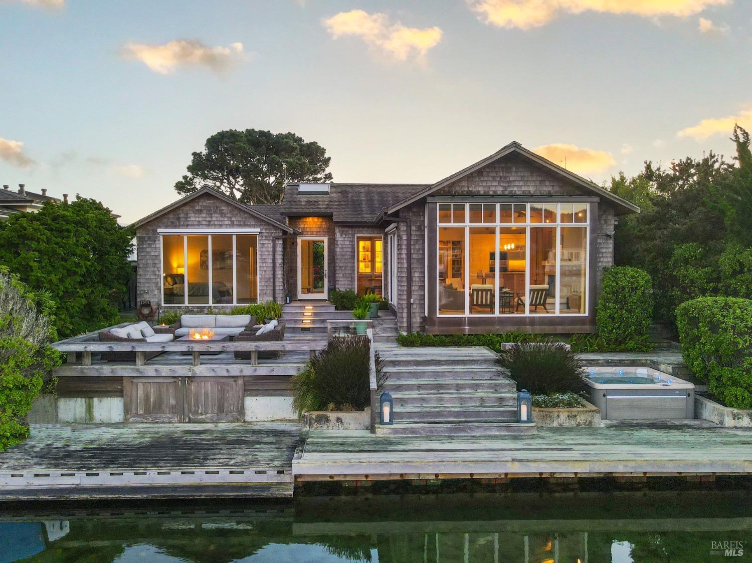 211 Seadrift Rd