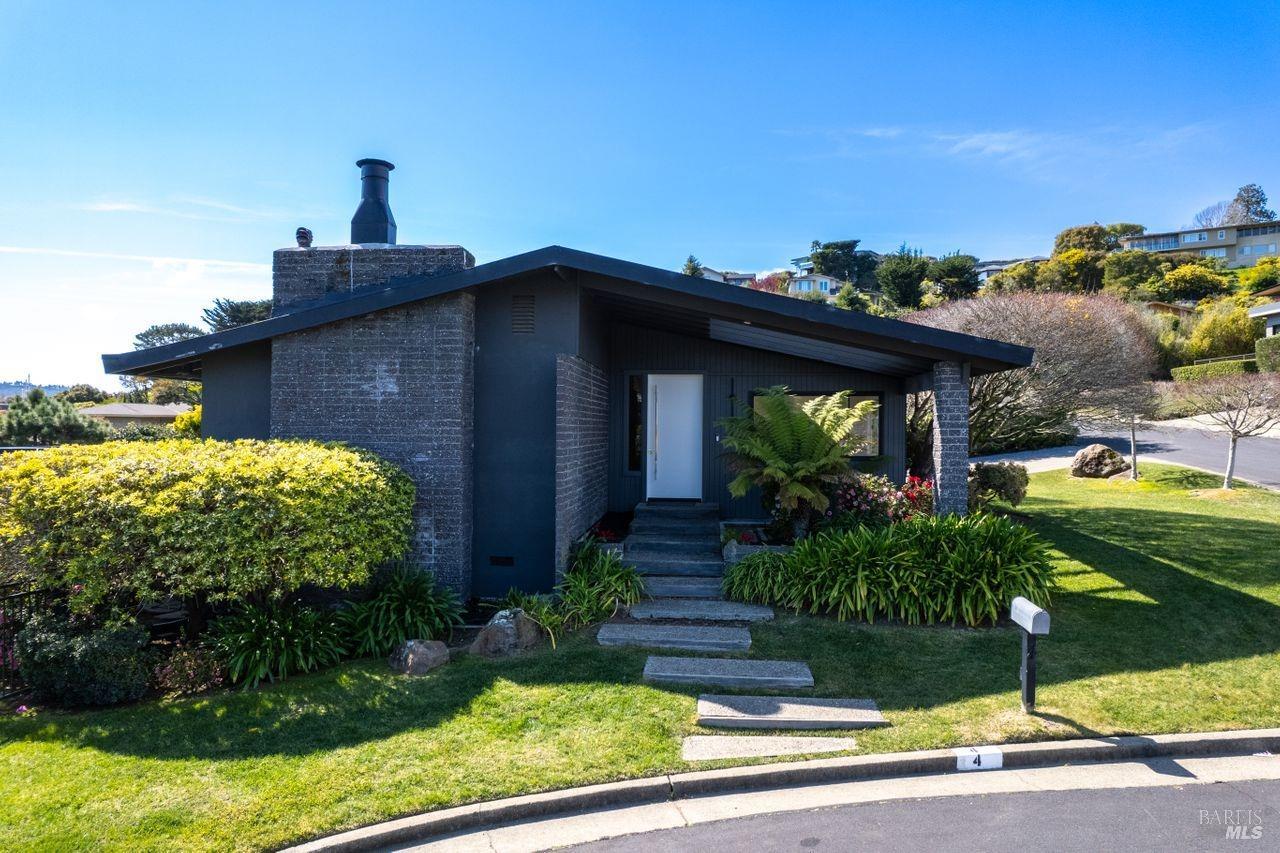 4 Greenwood Ct