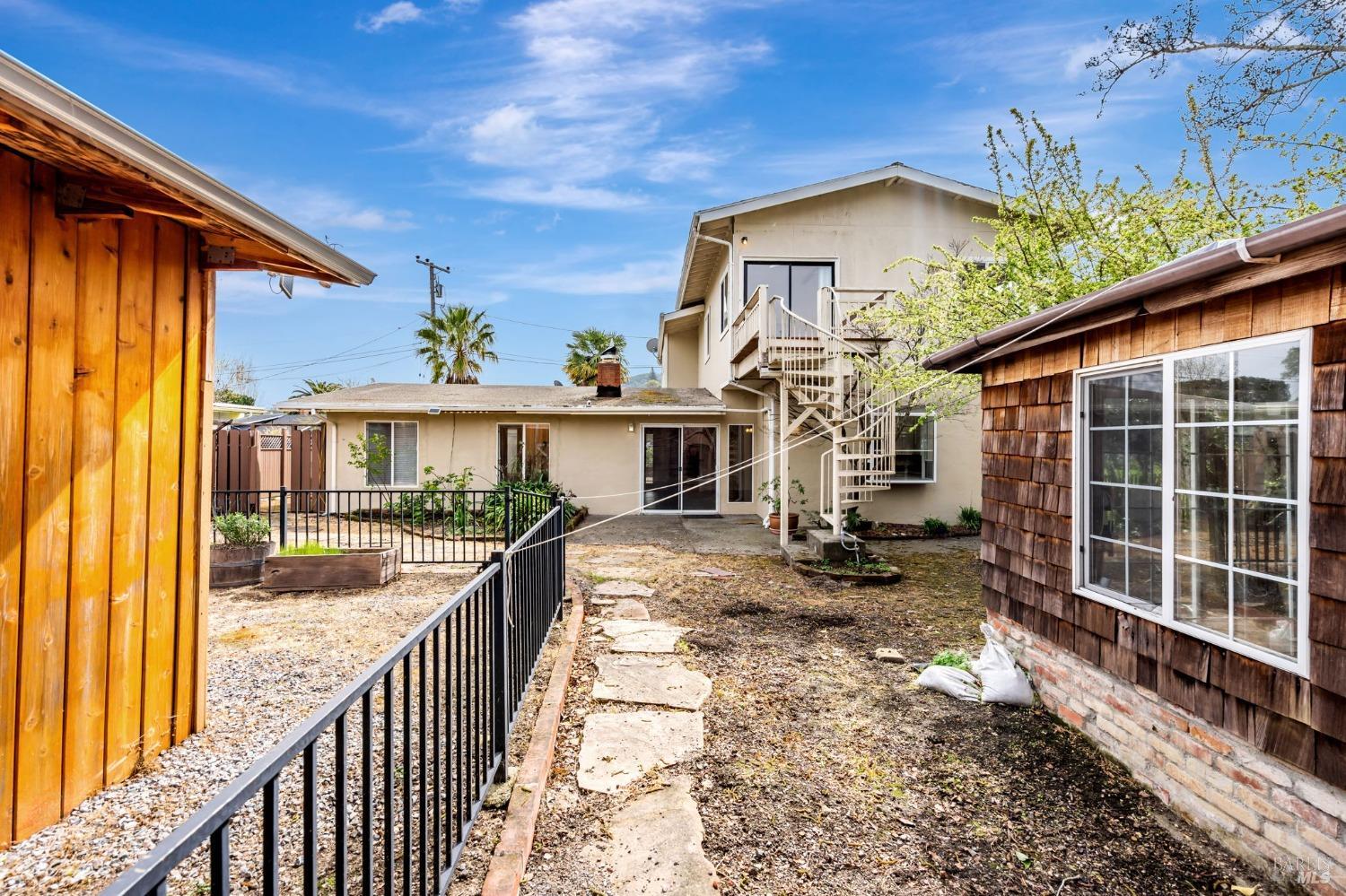 605 Rosal Way