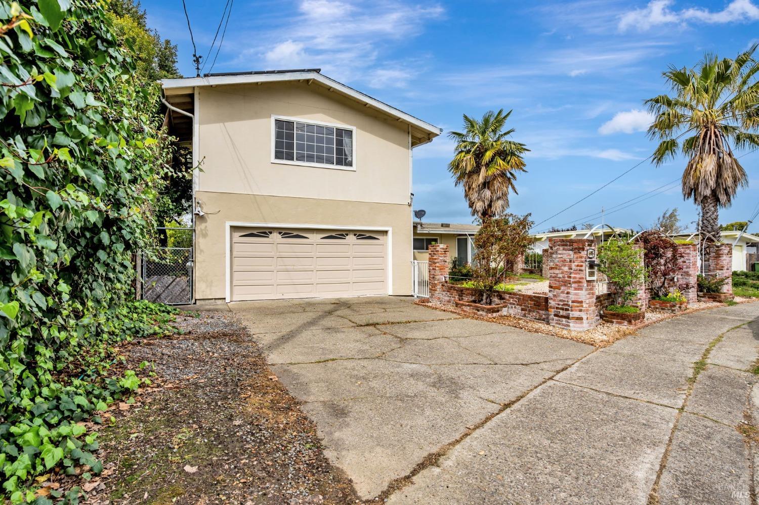 605 Rosal Way