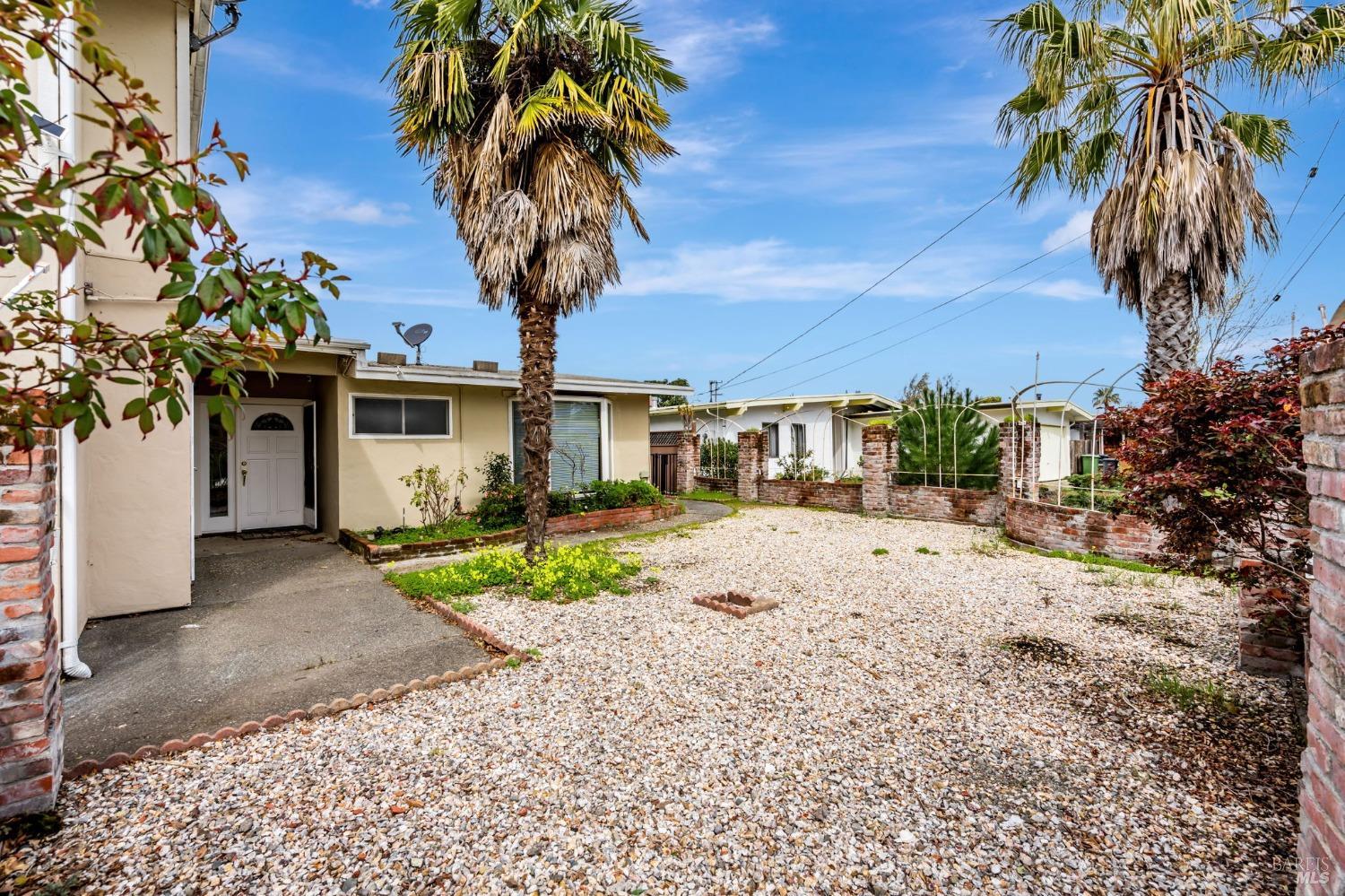 605 Rosal Way