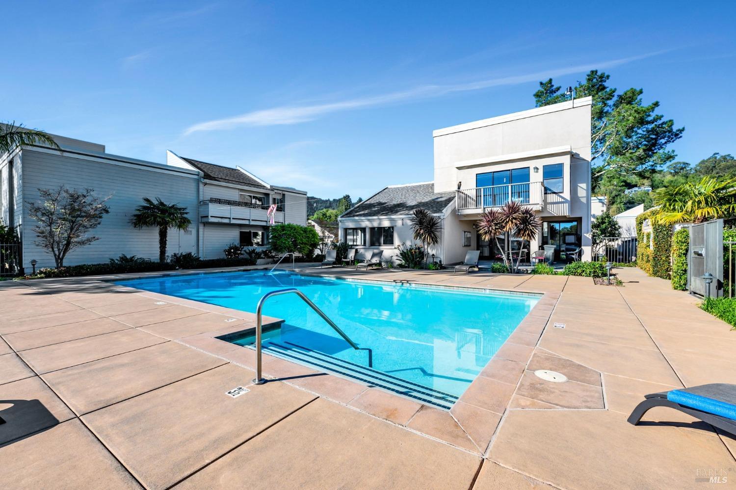 158 Larkspur Plaza Dr