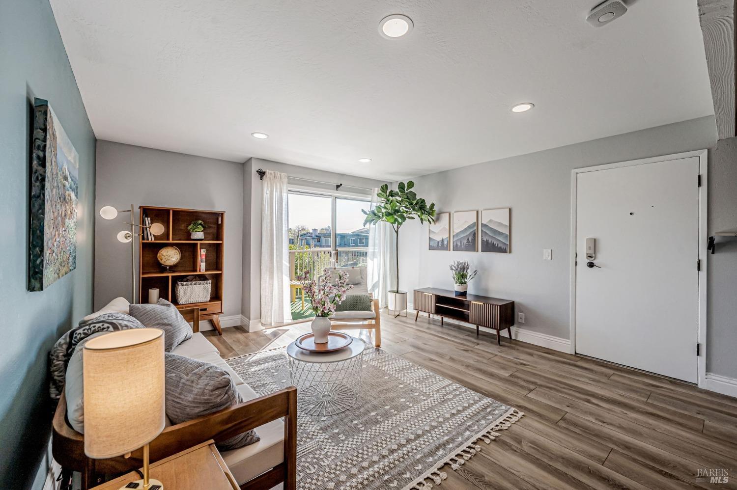 158 Larkspur Plaza Dr