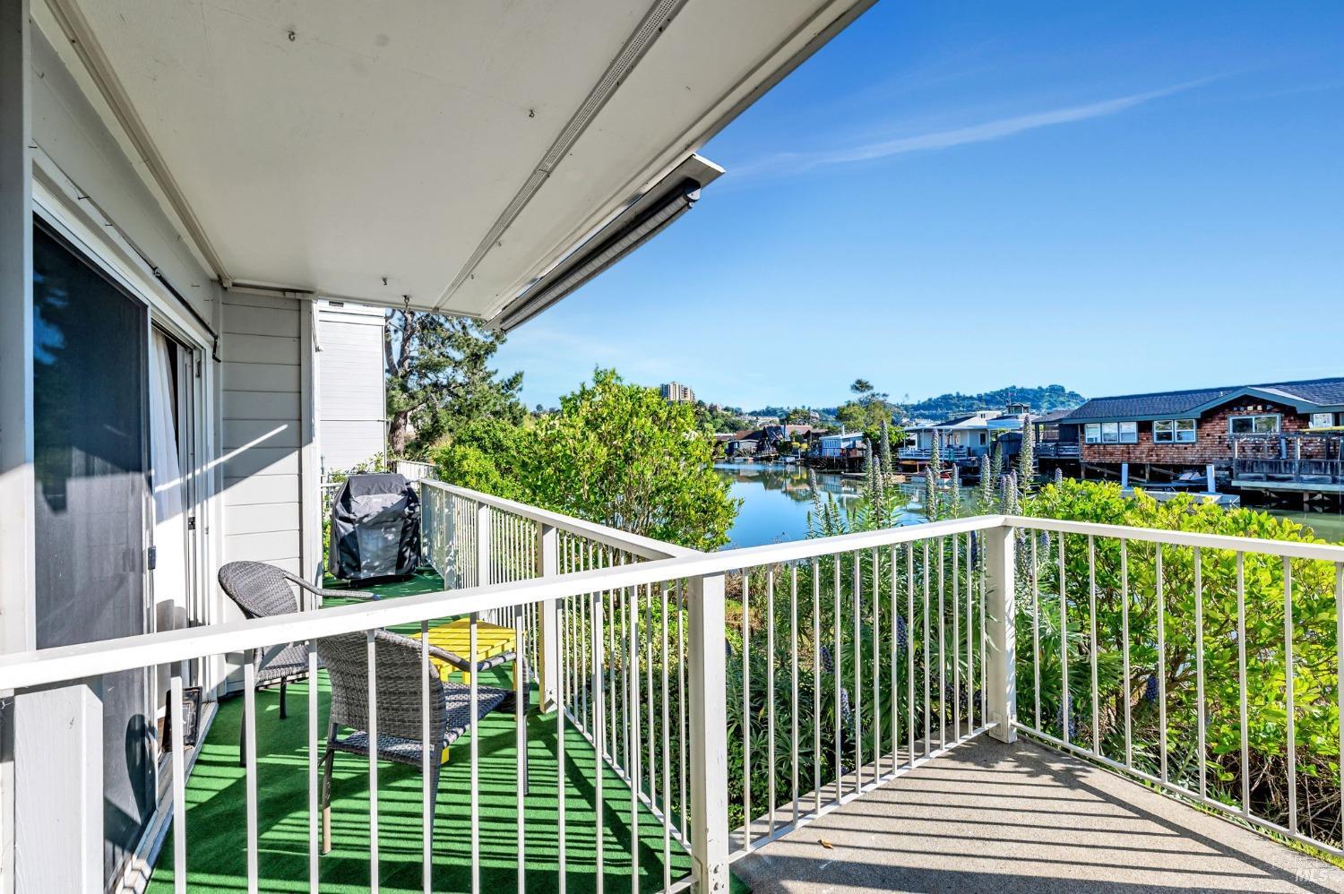 158 Larkspur Plaza Dr