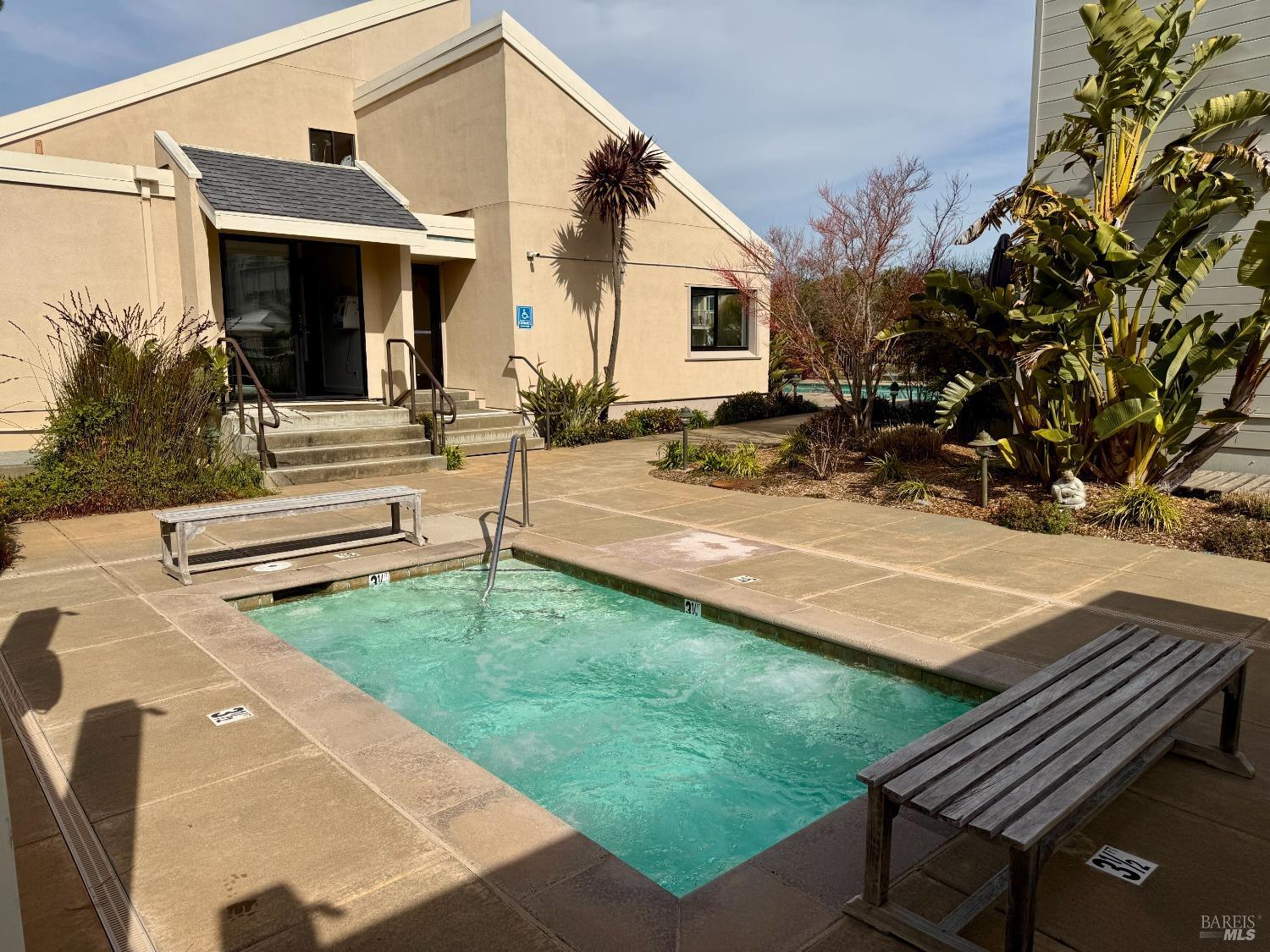 158 Larkspur Plaza Dr