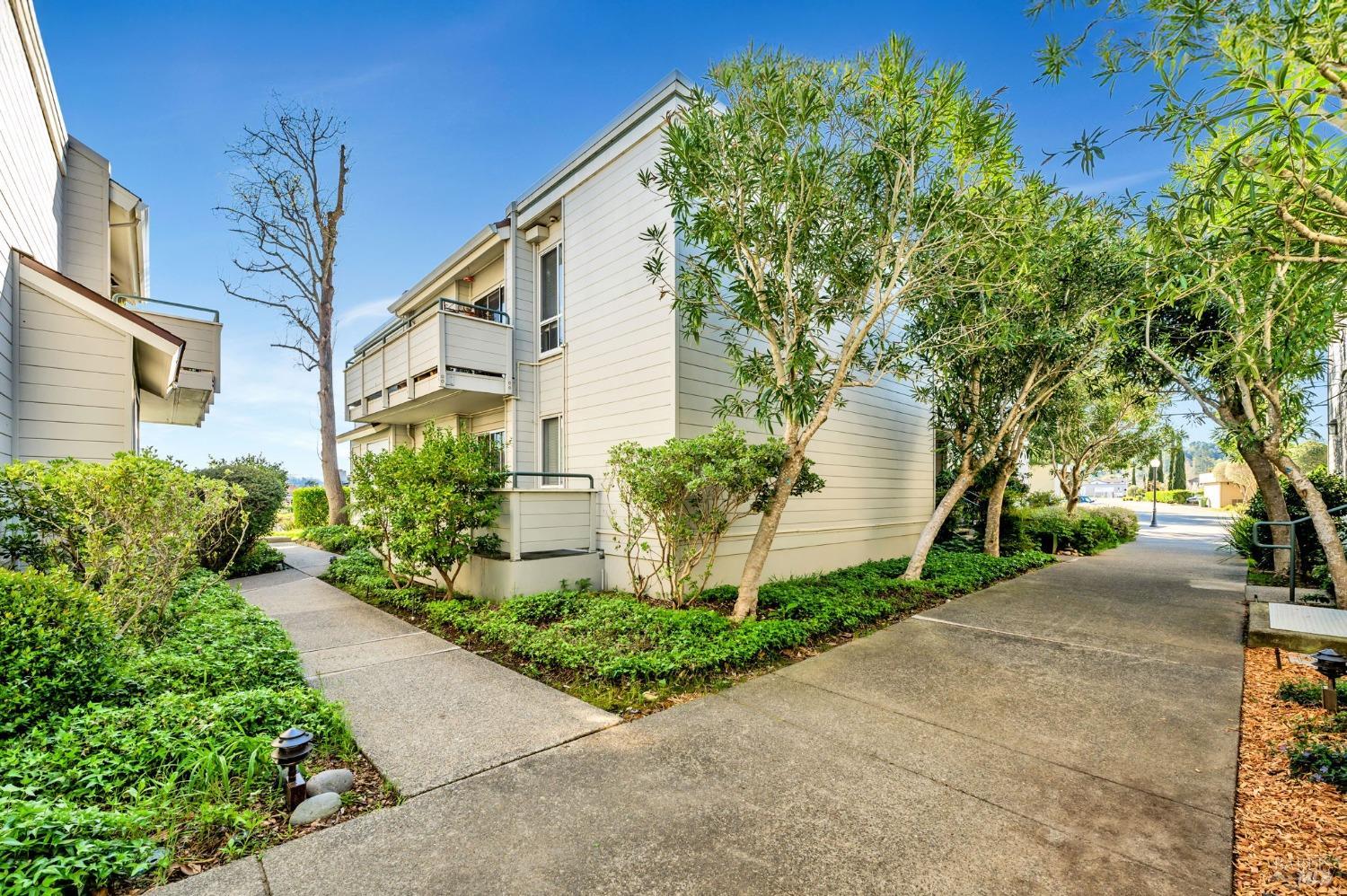 158 Larkspur Plaza Dr