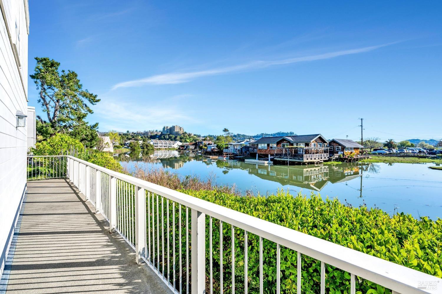 158 Larkspur Plaza Dr