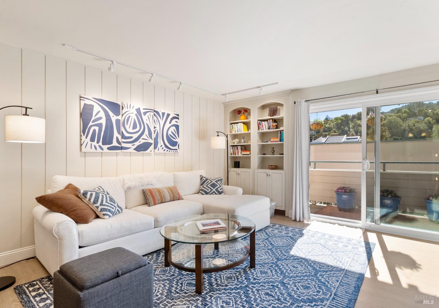 262 Larkspur Plaza Dr