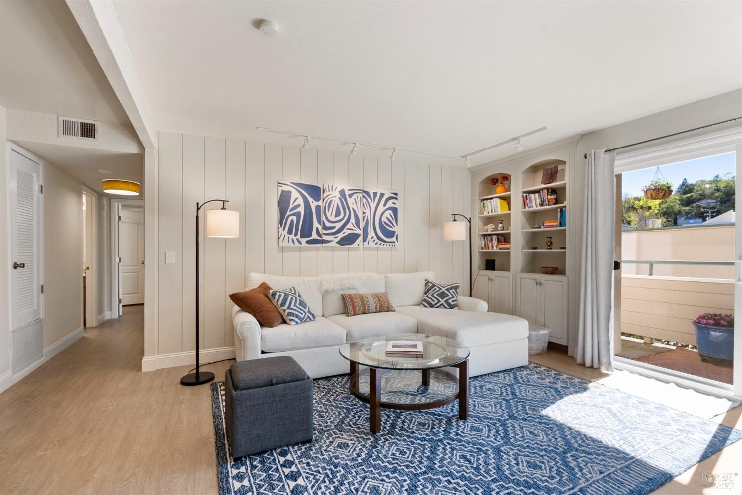 262 Larkspur Plaza Dr