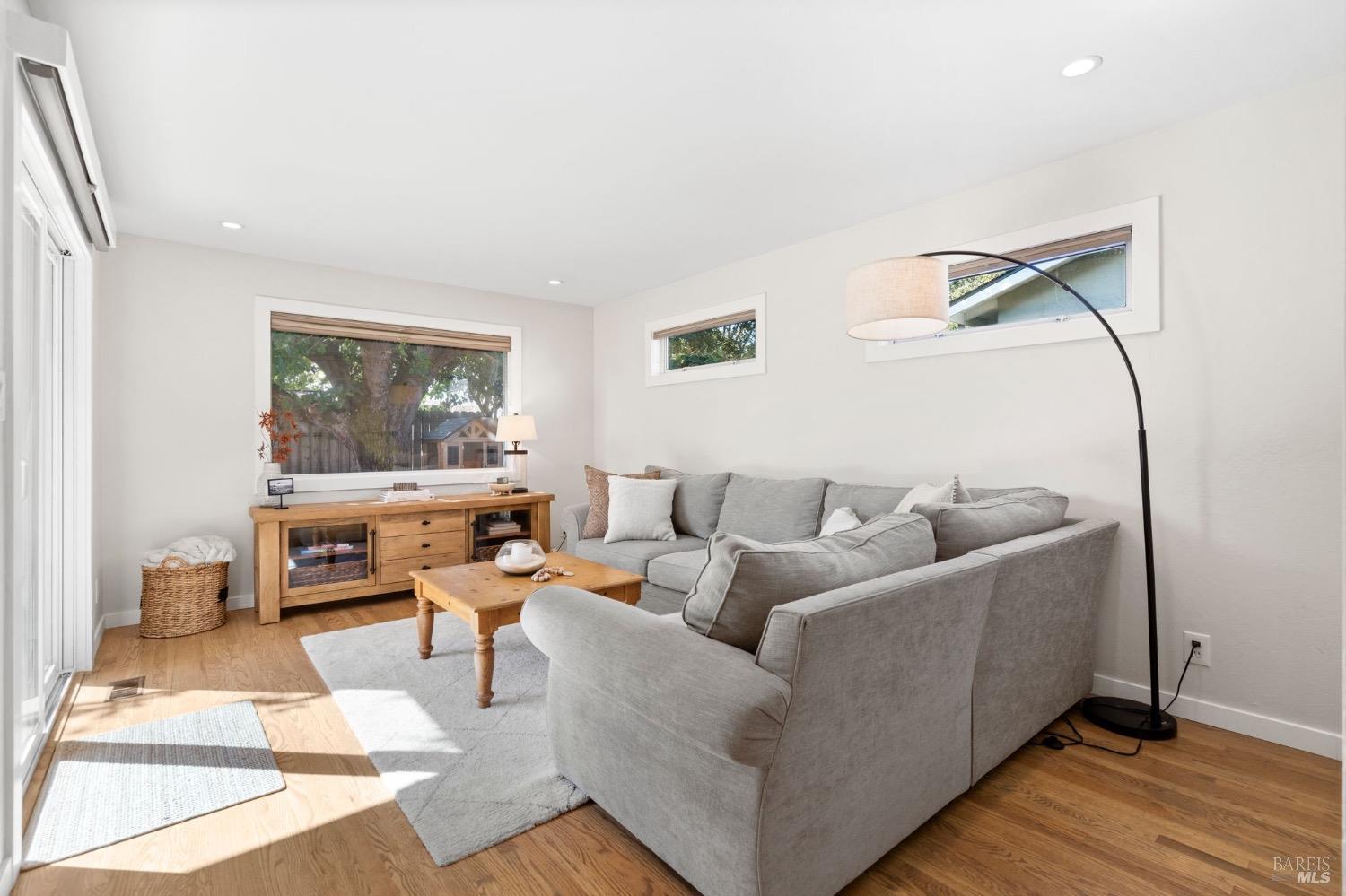 443 Calle De La Mesa