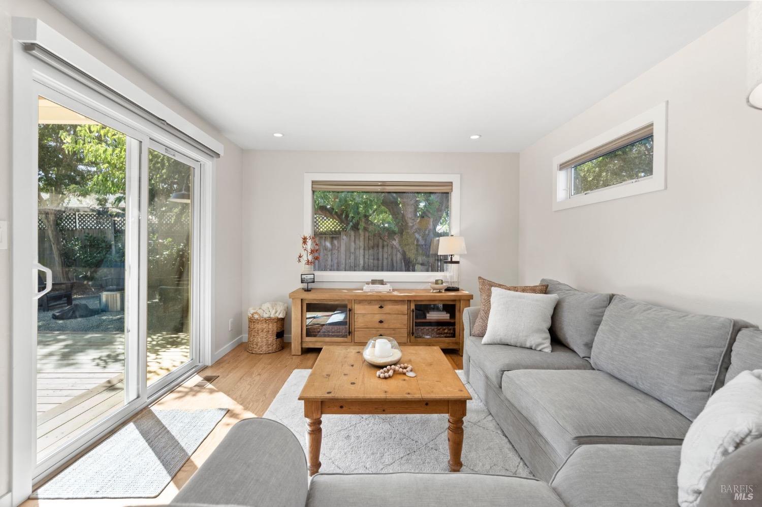 443 Calle De La Mesa