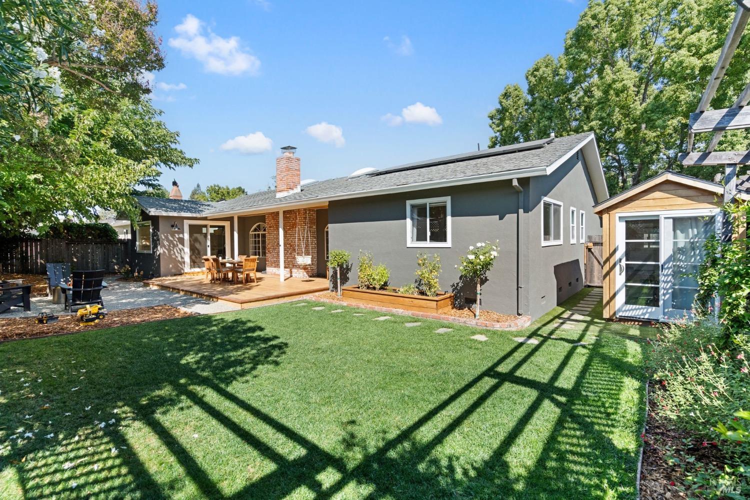 443 Calle De La Mesa