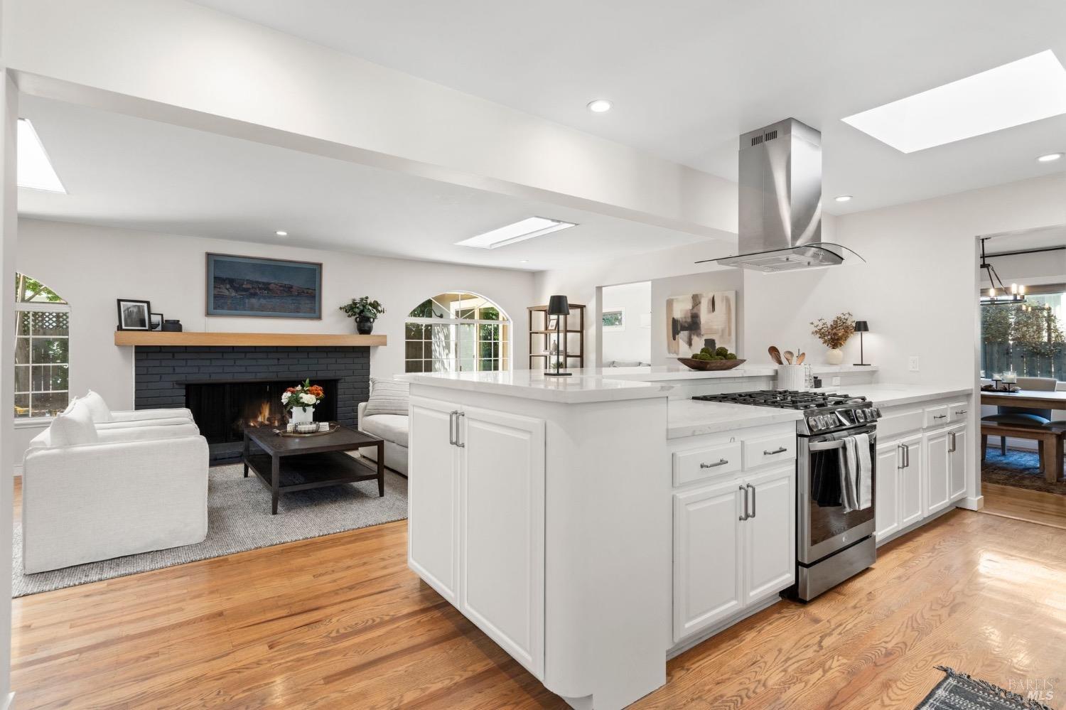 443 Calle De La Mesa