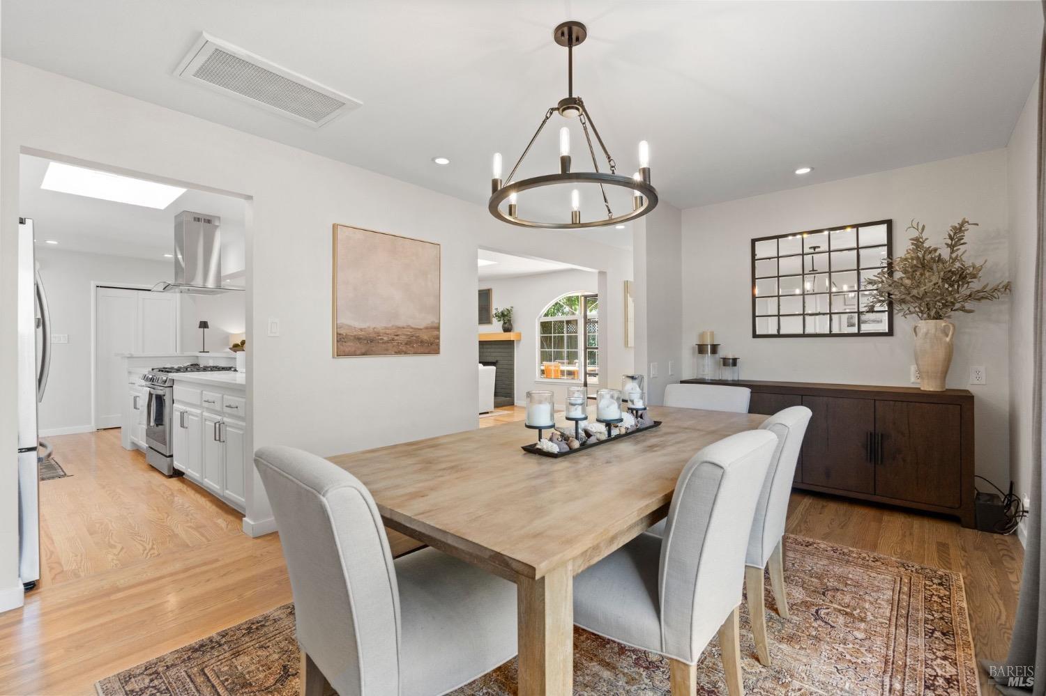 443 Calle De La Mesa