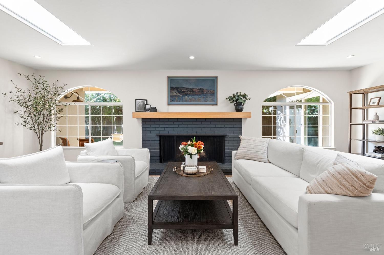 443 Calle De La Mesa