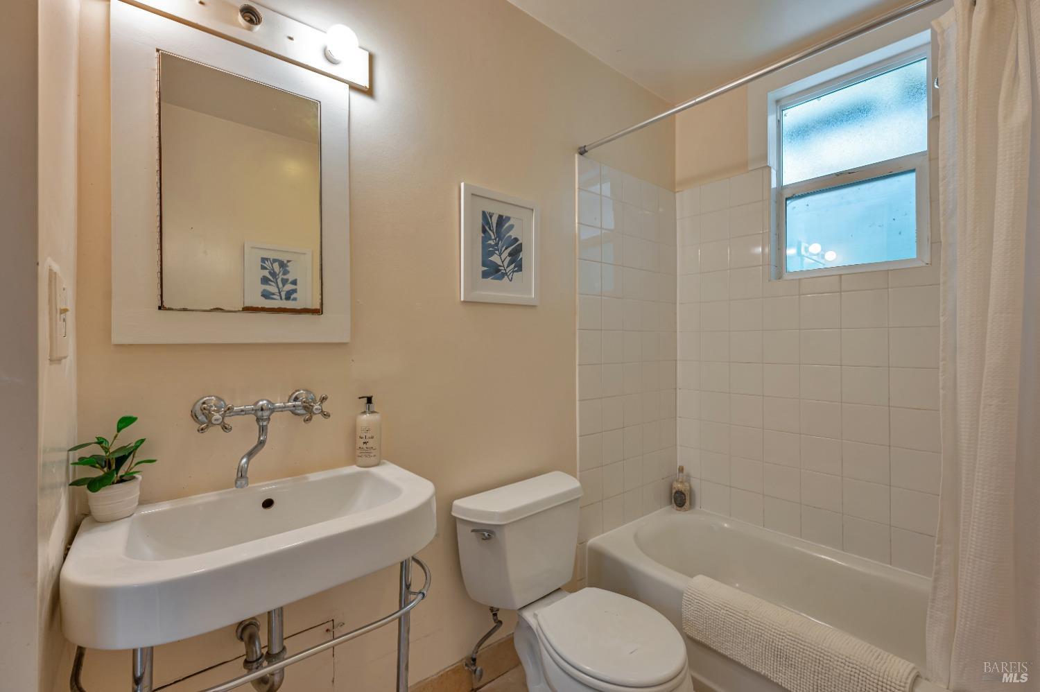 87-89 Lower Aztec Ave