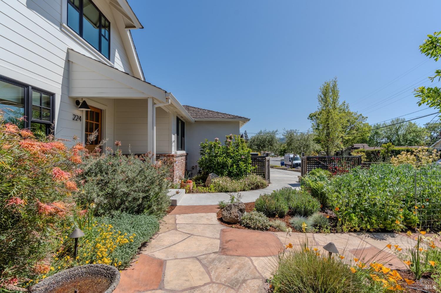 224 Blackstone Dr