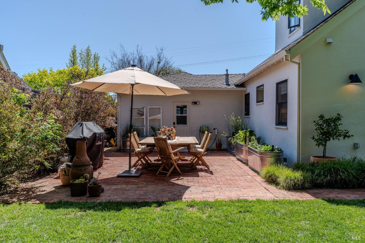 224 Blackstone Dr