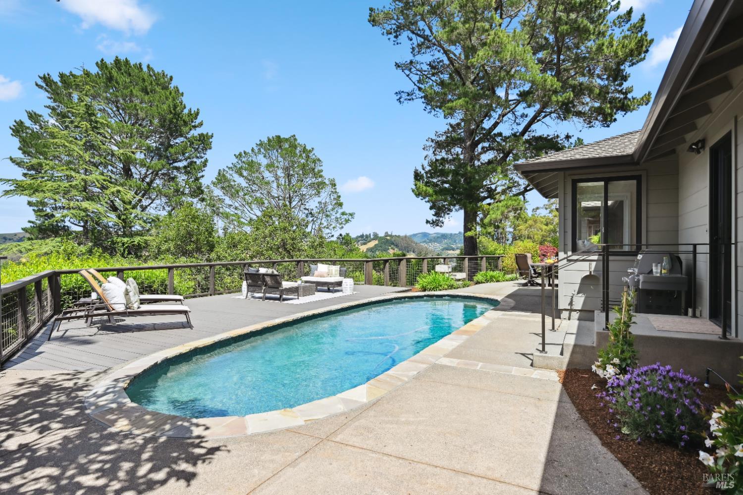 510 Redwood Rd