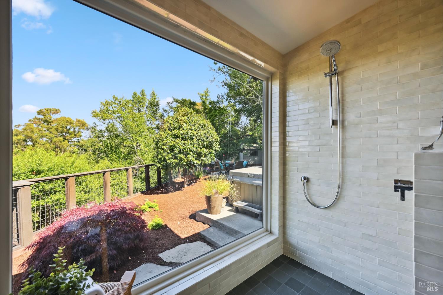 510 Redwood Rd