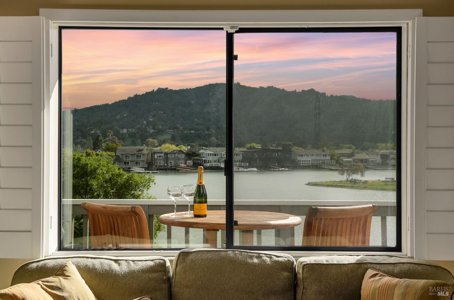 38 Drakes View Cir